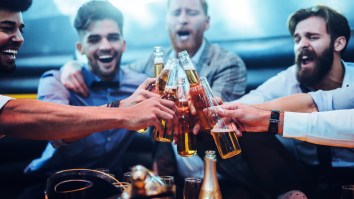 21 Rules Of Bar Etiquette Every Guy Should Live By, According To @GSElevator