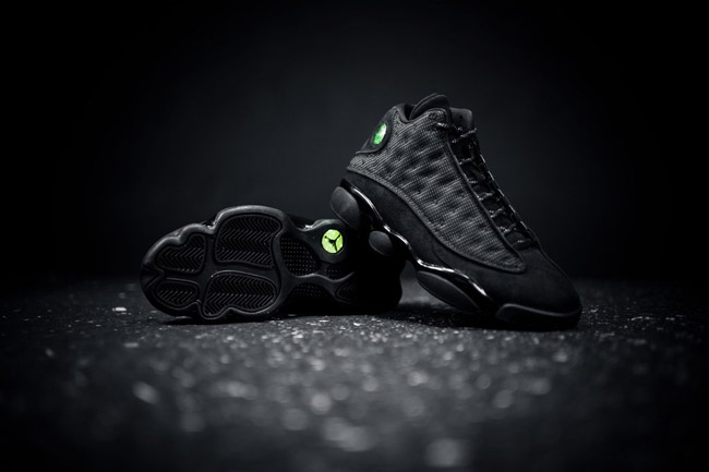 air-jordan-13-black-cat-3
