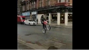 Marshawn Lynch Played Chicken With A Bus While Riding A Bike In The Middle Of Traffic And Nearly Got Run Over