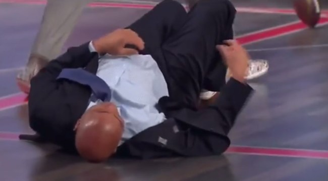 shaq-tackles-charles-barkley-randy-moss-4