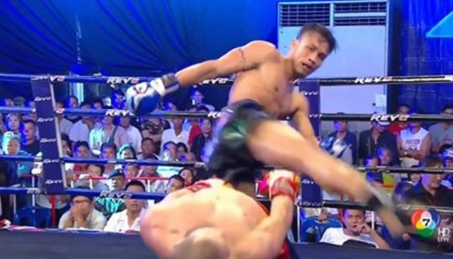 KICKBOXER DEFIES PHYSICS WITH 'MATRIX' MOVE TO AVOID DEVASTATING HEAD KICK