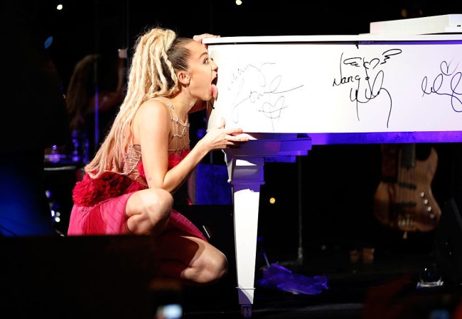 miley-cyrus-theory-murdered-cloned-disney-buried
