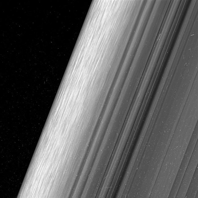 saturn-rings-pics-nasa-3