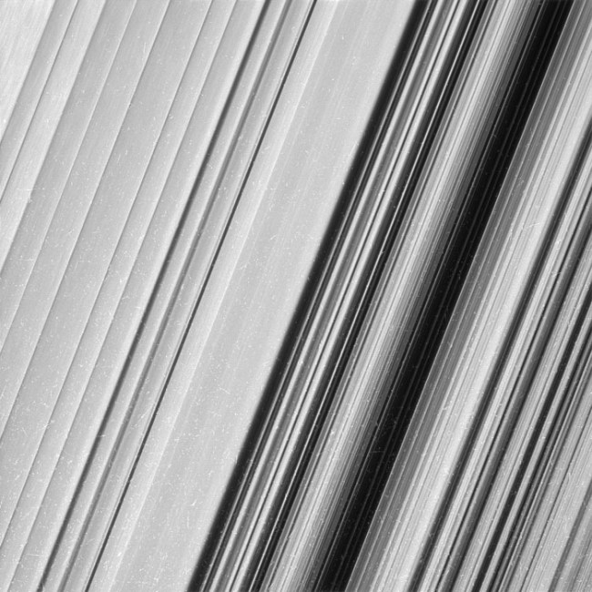 saturn-rings-pics-nasa-4