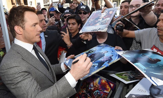 chris pratt refuses selfies with fans