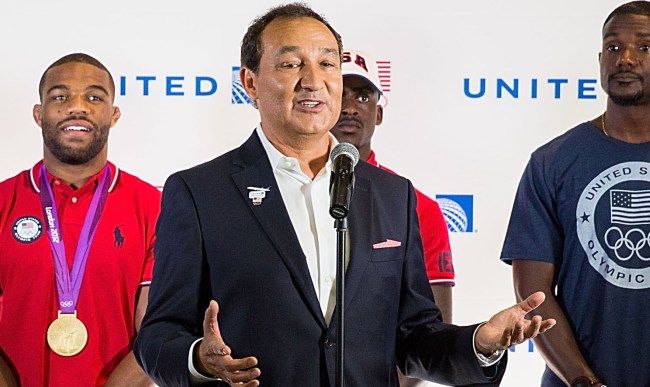 email united airlines ceo oscar munoz