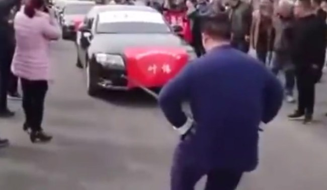 guy pulls seven cars nuts