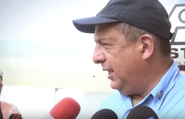 President of Costa Rica swallows a wasp