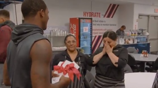 Deshaun Watson gives first game check to Houston Texans workers affected by Hurricane Harvey