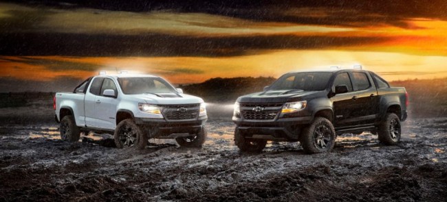 Chevy Colorado ZR2 Midnight Dusk Edition Photos