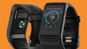 This Garmin Smartwatch Includes GPS To Improve Your Golf Game And It’s $100 Cheaper Today
