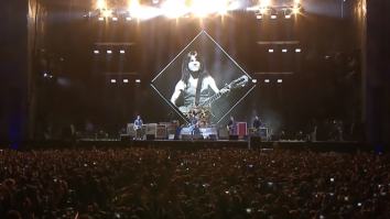 Dave Grohl Pens Tribute To Malcolm Young, Foo Fighters And Guns N’ Roses Play AC/DC Cover Songs