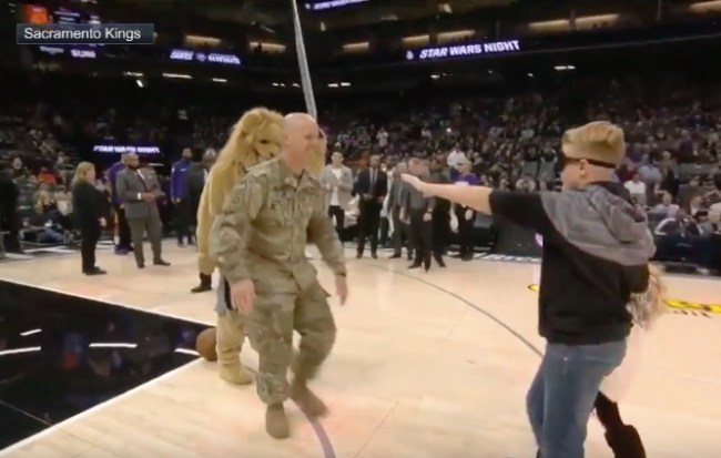 dad surprises kids at Kings game
