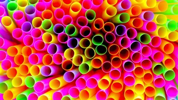 Question: Does A Straw Have One Hole Or Two? The Internet Can’t Agree And People Are Losing It