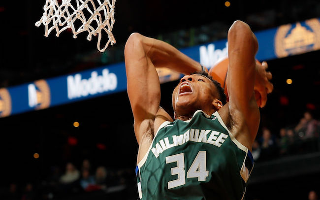 Giannis Antetokounmpo dunk