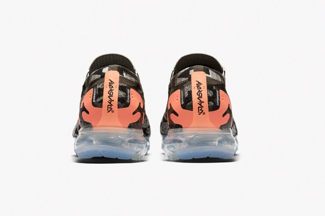 acronym nike air vapormax moc 2 sneakers
