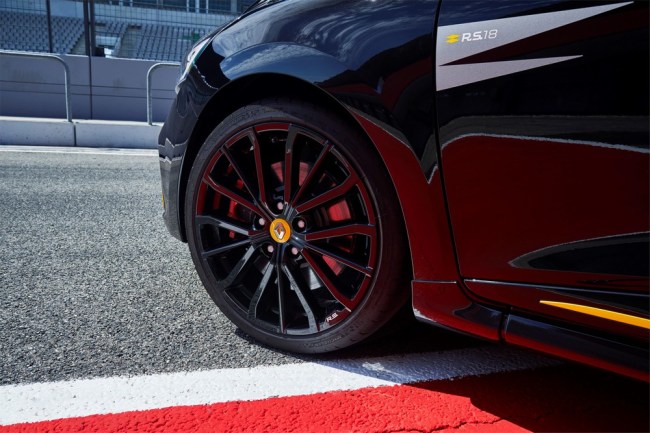 Renault Limited-Edition FormulaOne Clio RS18