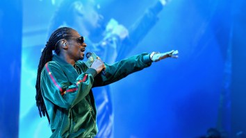 Snoop Dogg Sets Guinness World Record For Pouring The Largest Gin And Juice Ever