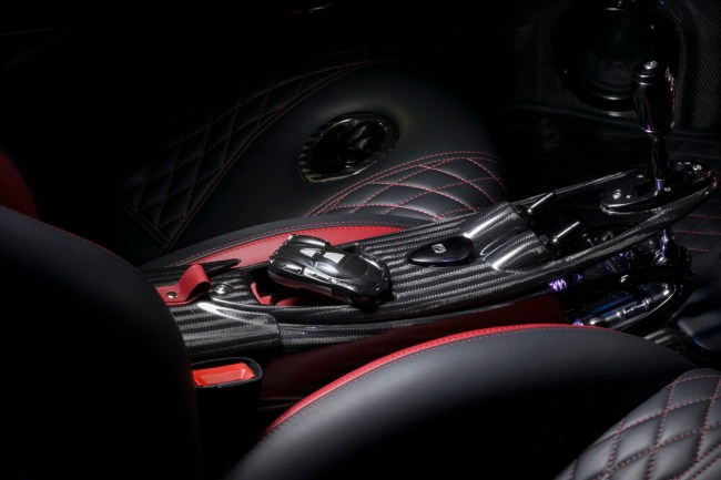 Lease Pagani Huayra Roadster