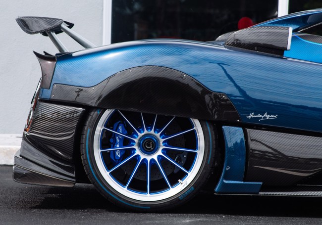 Lease Pagani Huayra Roadster