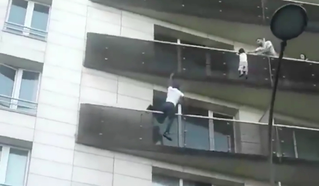 Mamoudou Gassama spiderman climbs building