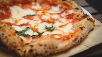 Teenage Pizza Delivery Guy Goes Viral After Ripping Off Insane Musical Performance On Customer’s Piano
