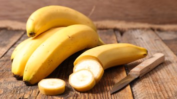Man Scratches Hidden Messages On Bananas That Show Up Hours Later And The Internet Goes Berserk