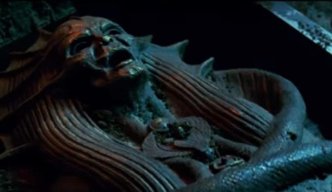 The-Mummy-2017-black-sarcophagus