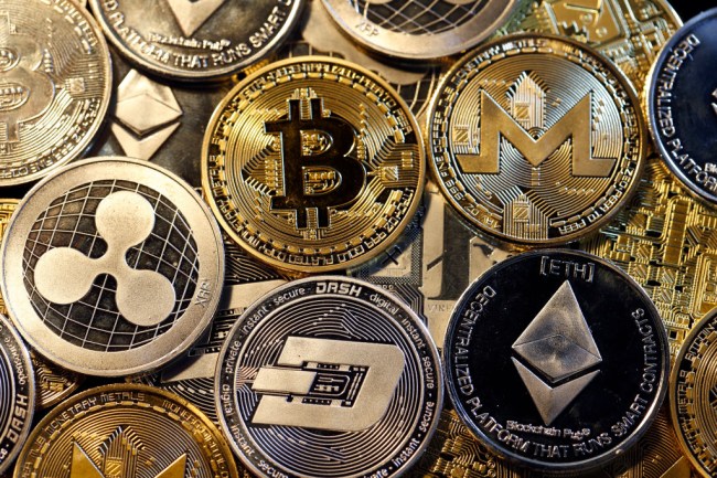bitcoin breaks 7000 resistance barrier