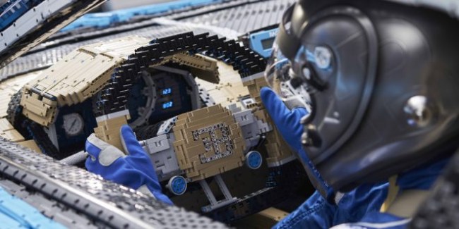 lego-group-built-a-full-size-driveable-bugatti-chiron