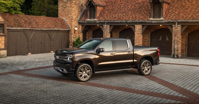 The 2019 Silverado LTZ Concept highlights trailering technologies, as well as additional accessories and performance parts, including cold-air intake and cat-back exhaust systems for the 5.3L V-8. It also wears chrome wheel-to-wheel assist steps and 22-inch chrome multi-spoke wheels.