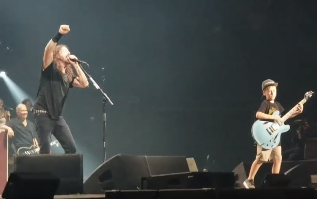 kid_Metallica_sandman_foo_fighters_dave_grohl_concert