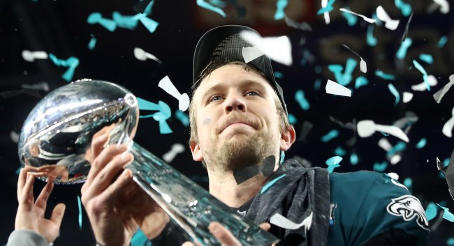 brett favre says the eagles should keep nick foles, dump carson wentz