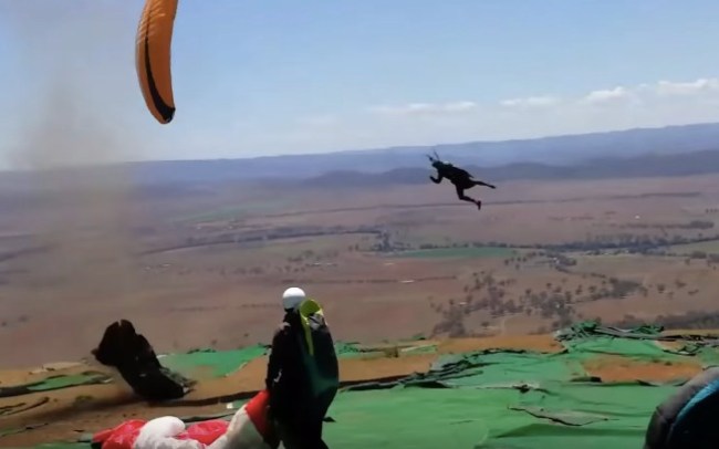 dust-devil-paragliding-australia-crazy-footage