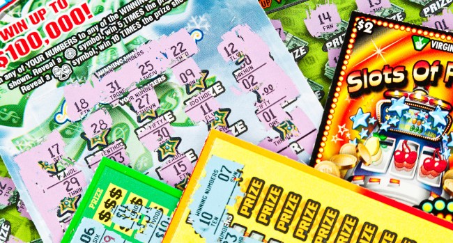 guy won $1 in the lottery and made officials give him a giant check