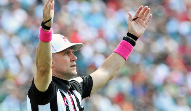 Patriots Fans Unhappy The Deflategate Ref Is Working The Chiefs Game