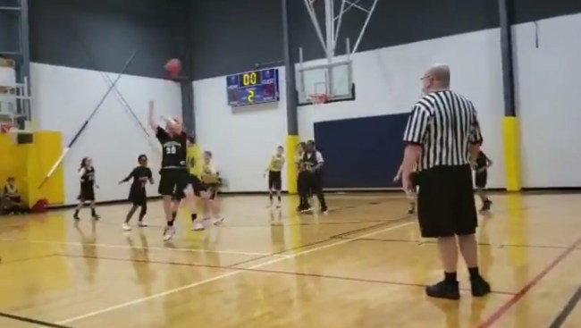 Kid Hits A 30-Foot No-Look Shot Referees Reaction Is Priceless