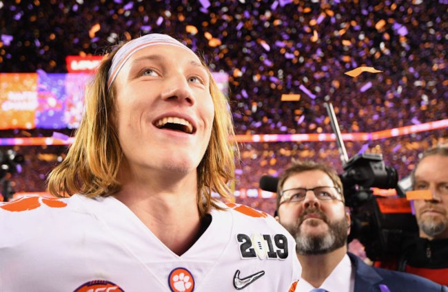 trevor lawrence pick up basketball shove