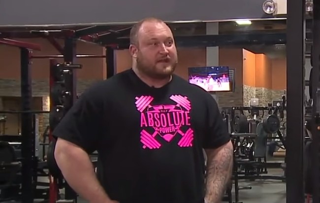 weightlifter_saves_lives_lifting_SUV