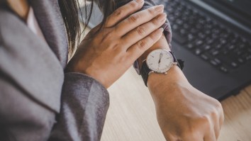 Does Your Significant Other Always Make You Late? Here How To Ensure You (Almost) Always Arrive On Time