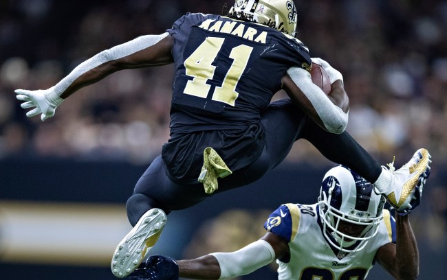 Alvin Kamara Stability Exercises As Part Of His Offseason Training