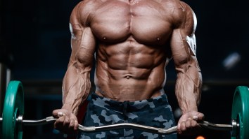 The World’s Tallest Bodybuilder Is 7’2″ And Makes The World’s Strongest Man Look Like A Shrimp