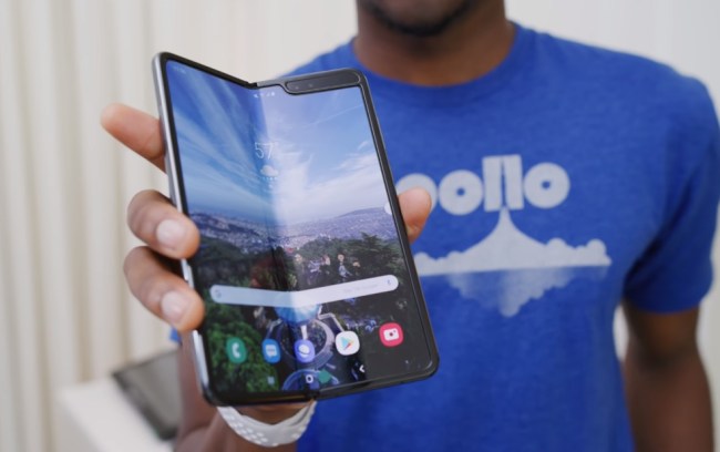 Samsung Foldable Fold Phones Are Breaking