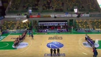 This Photo Of The U.S. Women’s Basketball Team Towering Over The El Salvadoran Team Is Almost As Wild As The Final Score