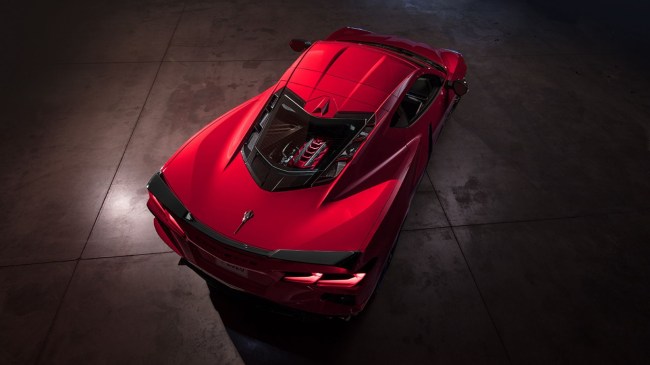 2020 Chevrolet Corvette Stingray C8 photos and specs.