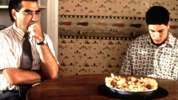 In Honor Of The 20th Anniversary Of ‘American Pie,’ Jason Biggs Recalls A Phone Call That Gave Him The Strength To Bone An Apple Pie
