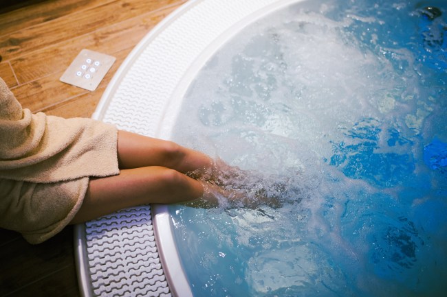 Mother of two feared she'd lose her leg after 26-year-old got rash and bacteria infected her leg from hot tub on vacation.