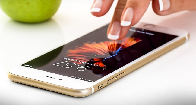 Apple Whistleblower Says Siri Records People Having Sex And More