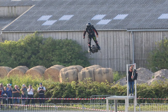 Franky Zapata crosses English Channel on jetpack flyboard