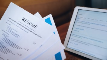 Dad Stands Out In The 110-Degree Heat Of Phoenix Handing Out Resumes Trying To Get A Job And It Worked Wonders